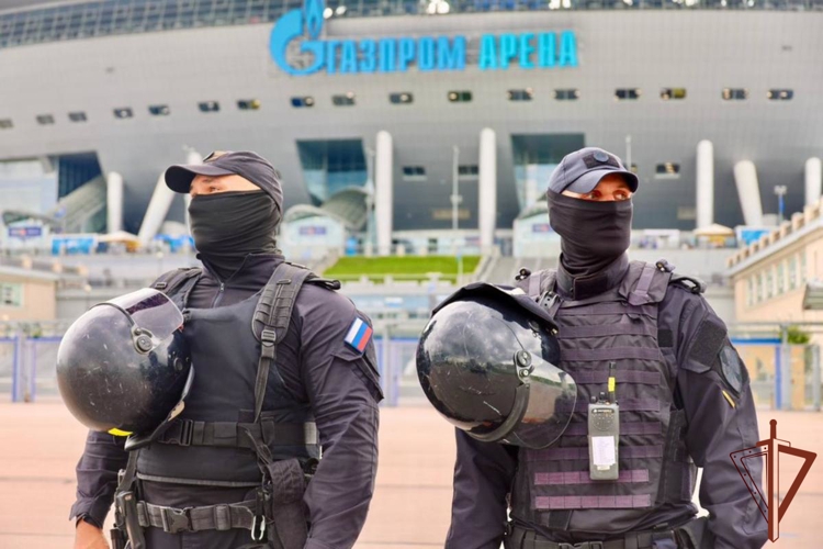 Росгвардейцы обеспечили безопасность футбольного матча в Санкт-Петербурге 