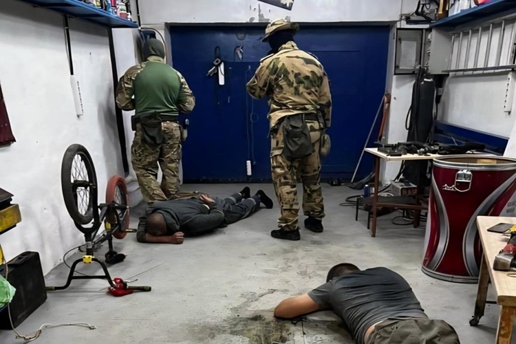 В Свердловской области при силовой поддержке СОБР Росгвардии ликвидирована нарколаборатория