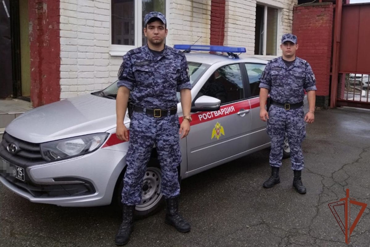 В Краснодарском крае сотрудники Росгвардии помогли пострадавшему в ДТП мужчине (видео)