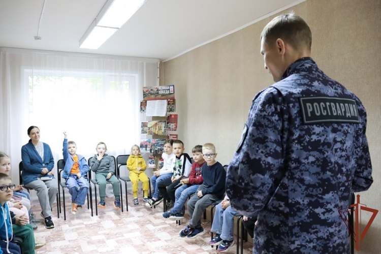 На Дальнем Востоке росгвардейцы провели мероприятия с подрастающим поколением 