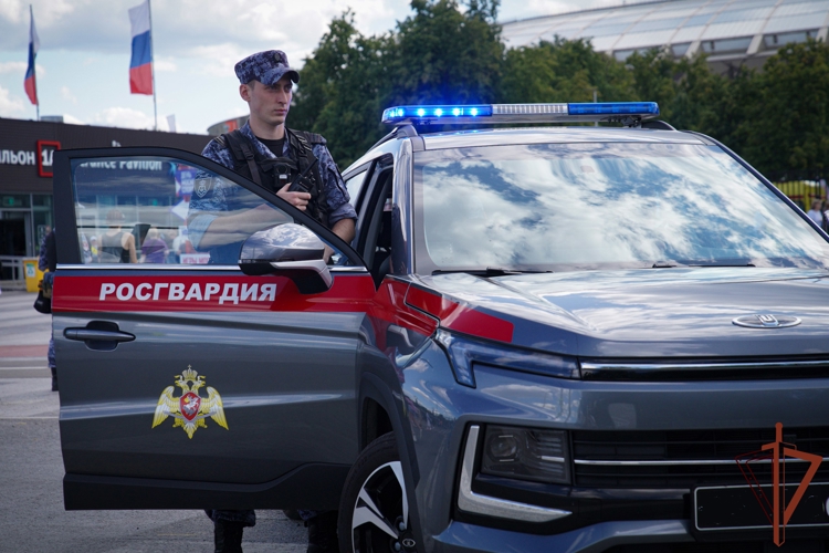 Военнослужащие и сотрудники Росгвардии обеспечила безопасность культурно-массовых и спортивных мероприятий в Москве