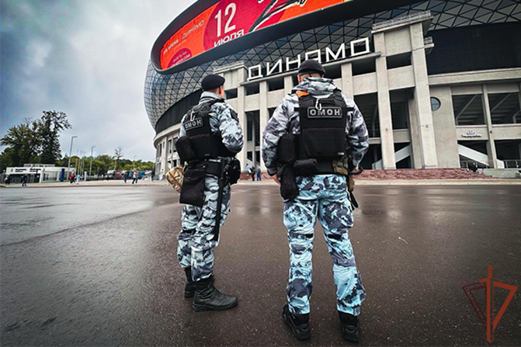 Военнослужащие и сотрудники Росгвардии обеспечили правопорядок на футбольном матче в Москве