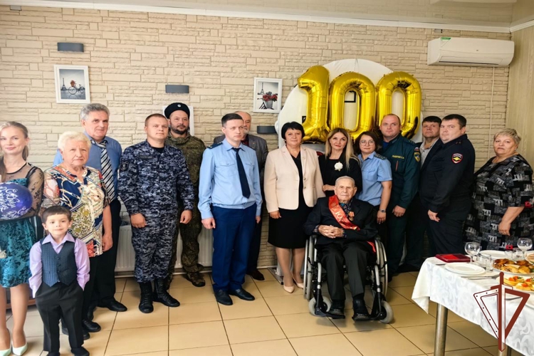 В Челябинской области росгвардейцы поздравили ветерана Великой Отечественной войны со 100-летним юбилеем