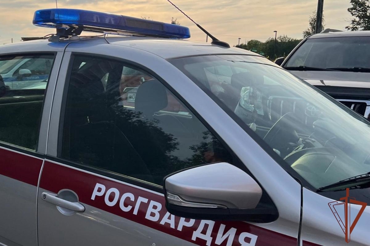 Росгвардейцы в Москве помогли мужчине с острой сердечной недостаточностью