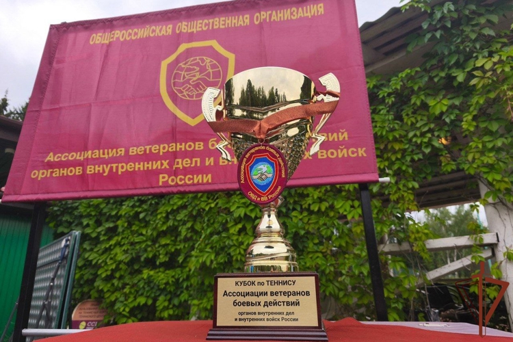 Офицеры спецназа Росгвардии приняли участие в открытии ежегодного ветеранского теннисного турнира  