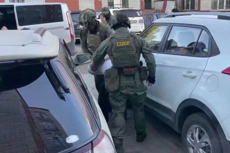 В Томской области подозреваемый в публичных призывах к экстремизму  задержан при содействии  СОБР Росгвардии (видео)