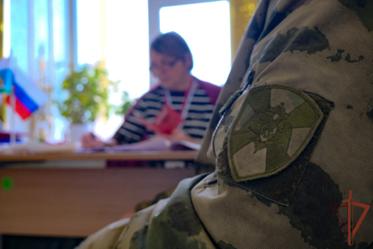 Росгвардия обеспечила безопасность Единого дня голосования на Урале