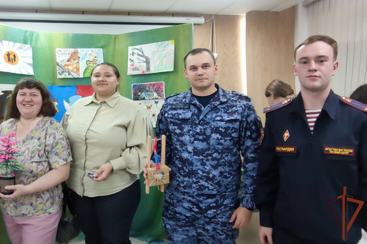 В Югре Росгвардия приняла участие в благотворительной акции по сбору средств на нужды СВО