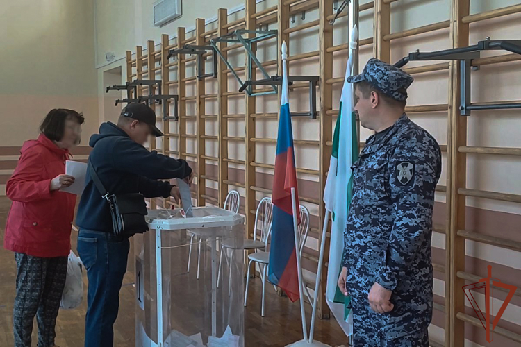 Росгвардия обеспечила безопасность Единого дня голосования на Урале
