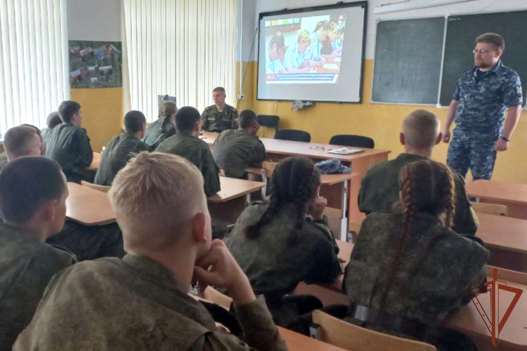 Патриотические мероприятия проводят росгвардейцы с молодежью на Урале