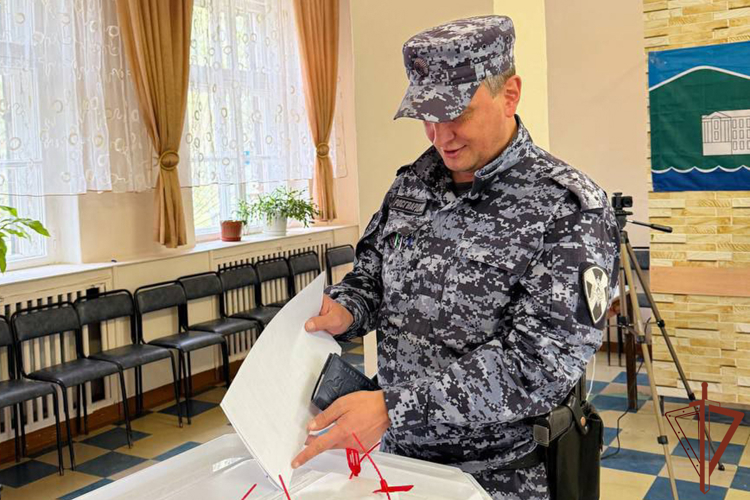 Росгвардия обеспечила безопасность Единого дня голосования на Урале