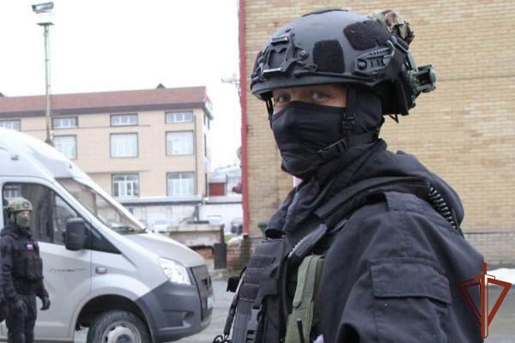 Силовую поддержку оказал спецназ Росгвардии при задержании подозреваемых в нелегальном обороте оружия в Новосибирской области