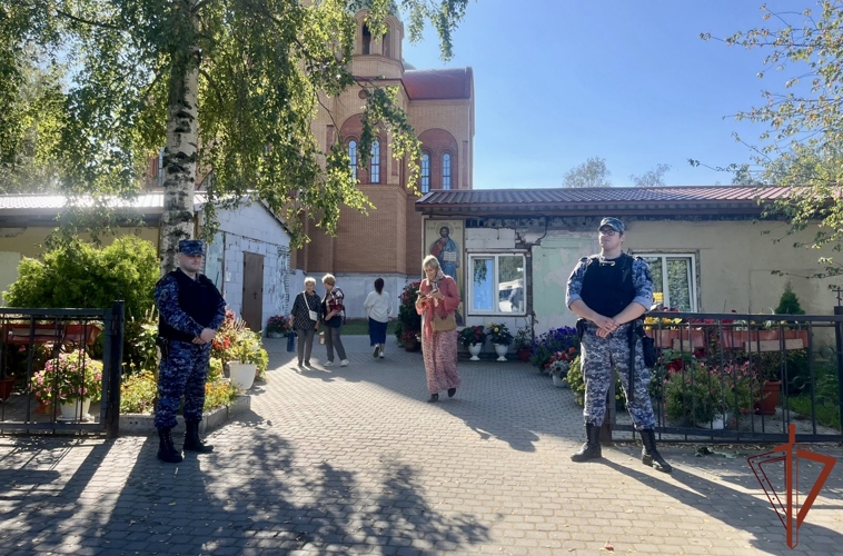 В Ленинградской области росгвардейцы обеспечили безопасность религиозного праздника