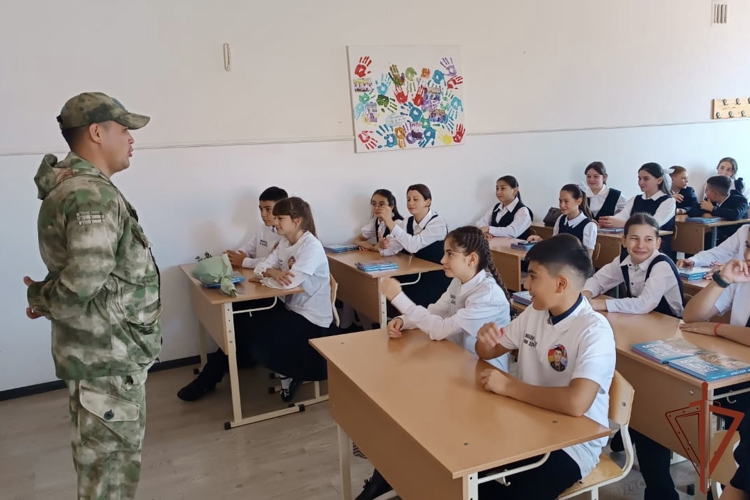 Патриотические мероприятия для молодежи провели росгвардейцы на Северном Кавказе