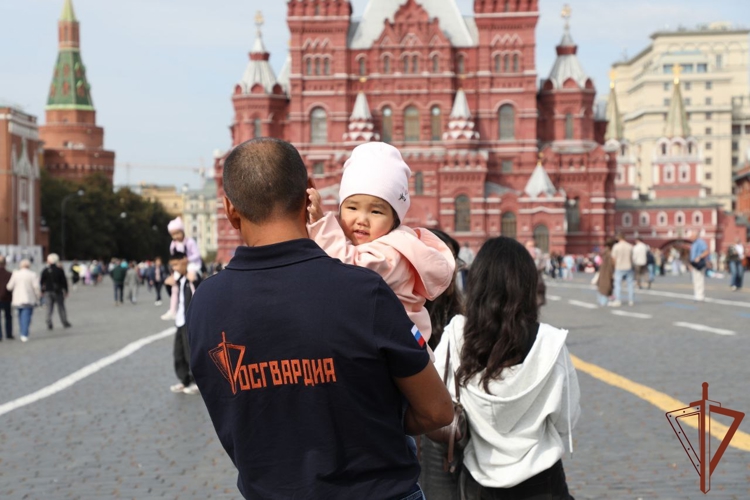 Росгвардия и АНО «Победоносец» организовали культурную программу в Москве для семей военнослужащих и сотрудников 