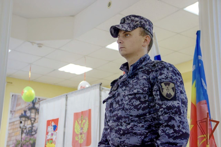 Росгвардейцы приняли участие в обеспечении общественного порядка в ходе Единого дня голосования