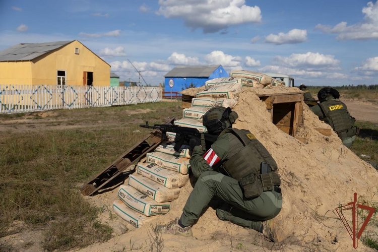 Директор Росгвардии Герой России Виктор Золотов высоко оценил боевые возможности войск в ходе специального учения (видео)