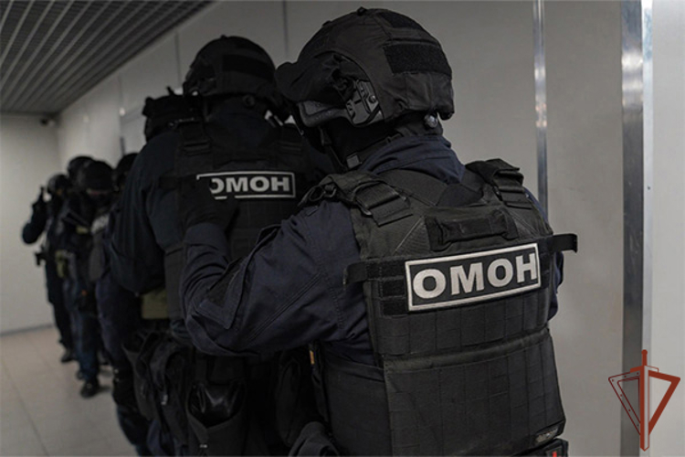 В Москве при силовой поддержке спецназа Росгвардии задержали нарушителей миграционного законодательства Российской Федерации (видео)