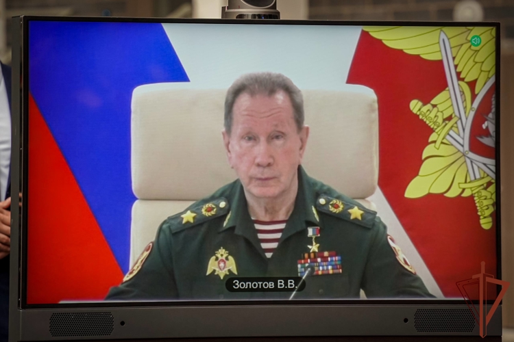 Ключи от новых квартир вручили росгвардейцам в Санкт-Петербурге (видео)