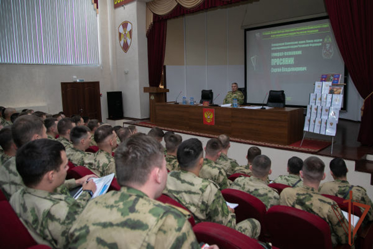 Сбор с выпускниками военных вузов завершился в Приволжском округе Росгвардии