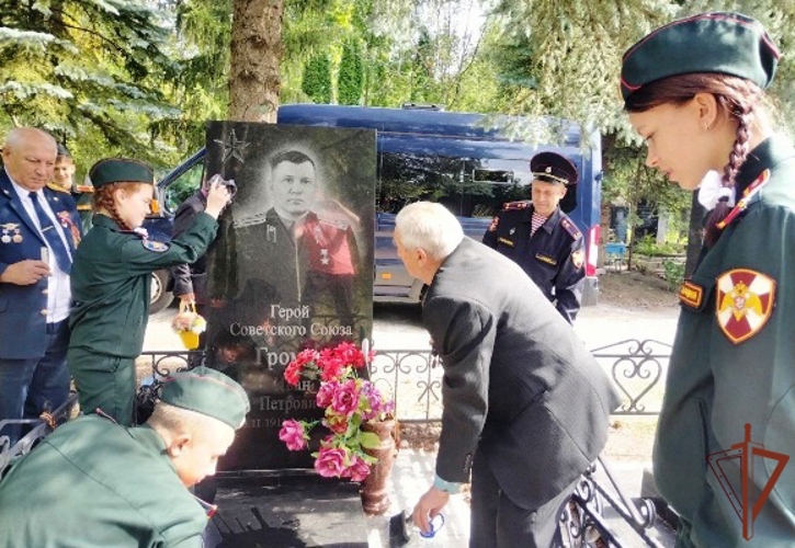 В Ульяновске представители Росгвардии приняли участие в открытии мемориальной зоны в честь Героя Советского Союза Ивана Громова
