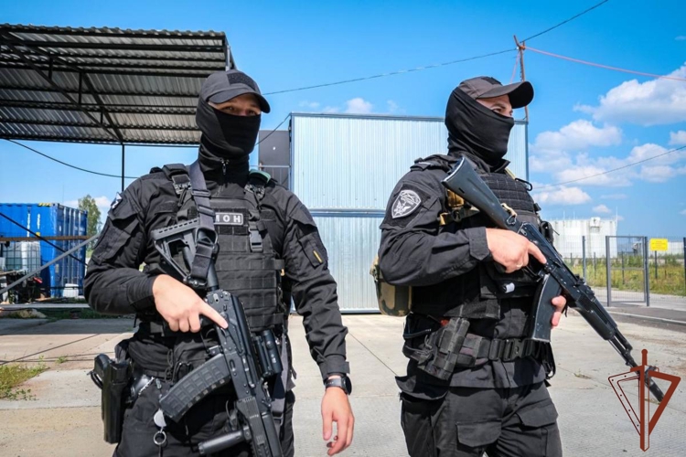 В Санкт-Петербурге при содействии ОМОН Росгвардии прошел профилактический рейд по выявлению миграционных нарушений (видео)