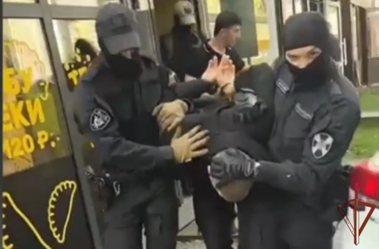 Деятельность интернет-магазина по сбыту наркотиков пресечена в Оренбурге при силовой поддержке СОБР Росгвардии 