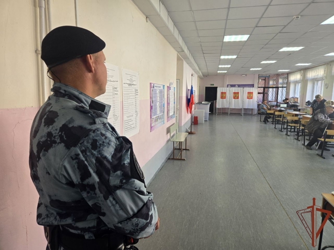 Росгвардейцы приняли участие в обеспечении безопасности Единого дня голосования в регионах Центральной России
