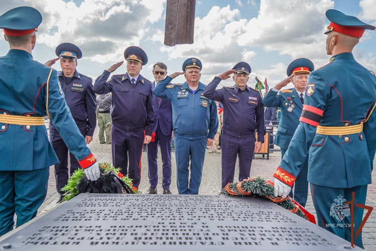 Росгвардейцы приняли участие в памятной церемонии открытия мемориала