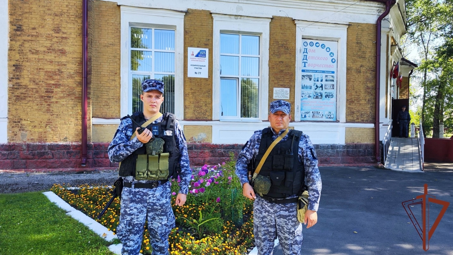 Росгвардейцы принимают участие в Едином дне голосования в регионах Центральной России