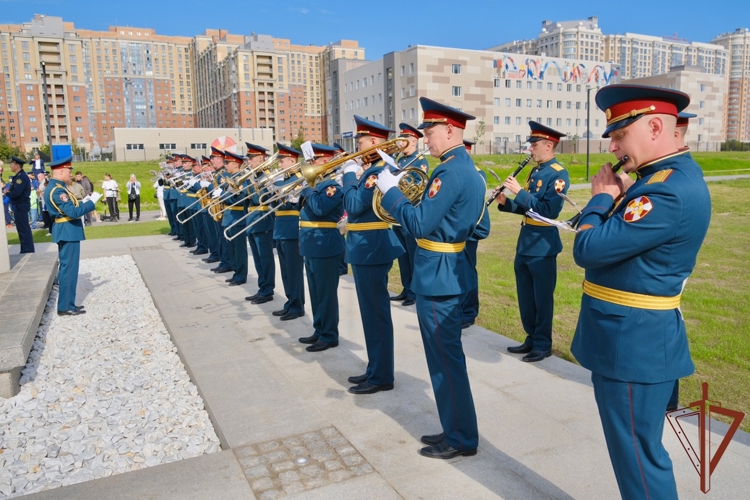 Росгвардейцы в Ленинградской области приняли участие в открытии памятника участникам СВО