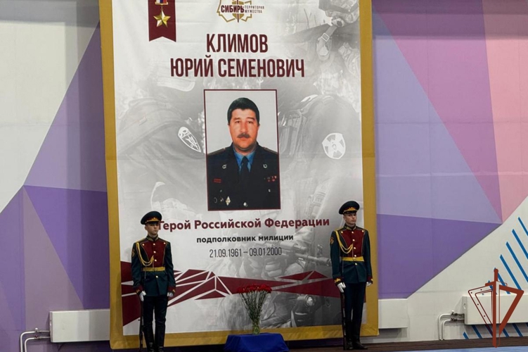 Седьмой турнир по самбо памяти первого командира СОБР Героя России Юрия Климова стартовал в Новосибирске