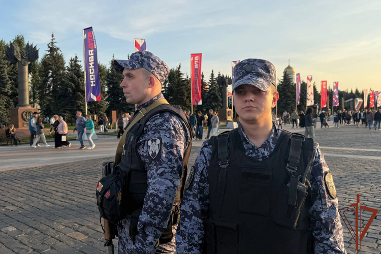 Росгвардия обеспечила безопасность москвичей и гостей столицы в День города