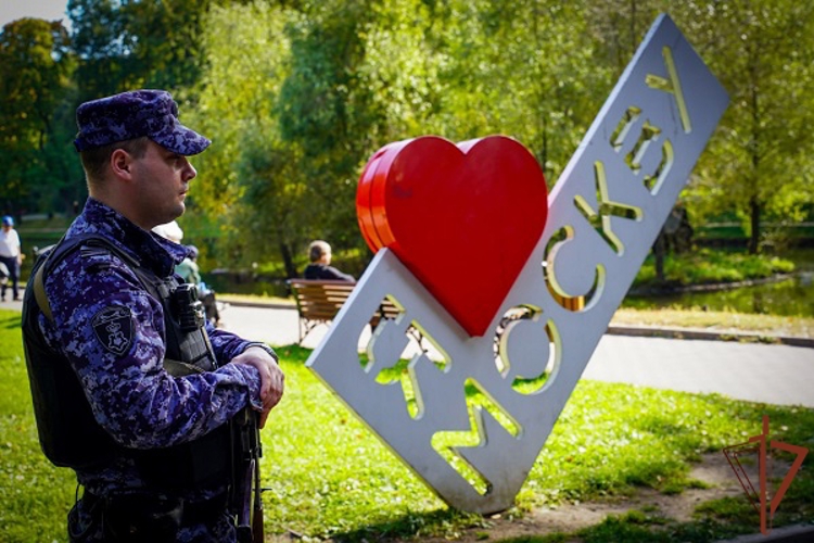 Росгвардия обеспечила безопасность москвичей и гостей столицы в День города