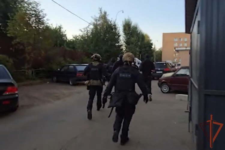 При поддержке спецназа Росгвардии выявлены нарушители миграционного законодательства в Москве (видео)