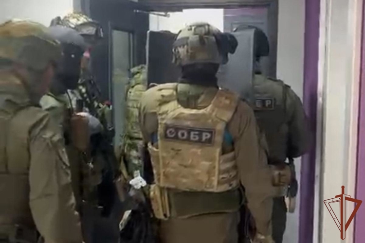 В Санкт-Петербурге прри силовой поддержке СОБР Росгвардии задержан подозреваемый в стрельбе по кафе