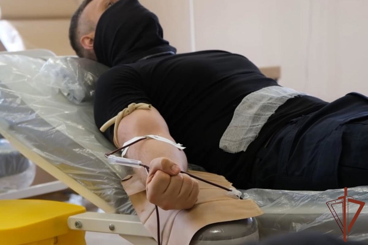 Сотрудники Росгвардии сдали кровь для пациентов больниц в ДНР