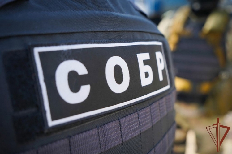 В Екатеринбурге СОБР Росгвардии оказал силовую поддержку при пресечении деятельности покерного клуба