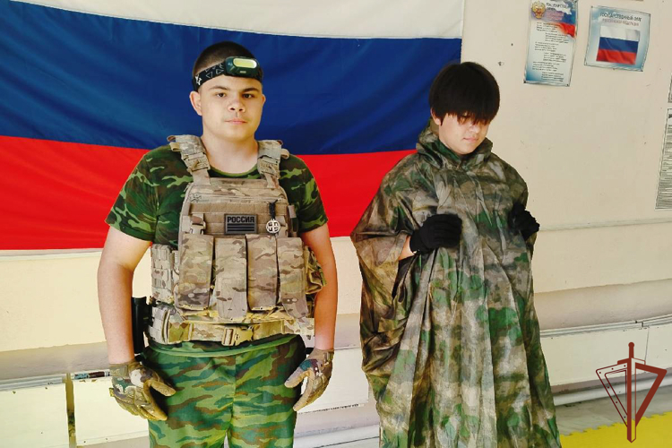 Росгвардейцы проводят патриотические встречи с юными жителями Урала
