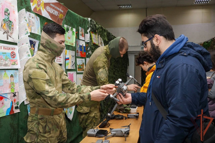 В Центре инженерно-технического обеспечения Росгвардии прошел день открытых дверей для молодежи из Подмосковья