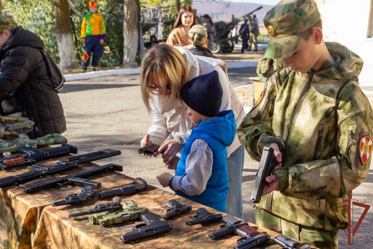 В Саратовском военном ордена Жукова Краснознаменном институте войск национальной гвардии состоялся турнир по пауэртлону (видео)