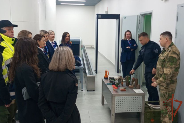 Росгвардейцы в Тюмени провели для работников транспорта занятия по антитеррористической безопасности