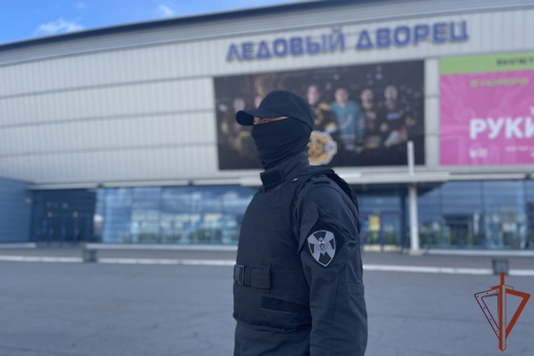 В Череповце росгвардейцы обеспечили безопасность хоккейного матча 