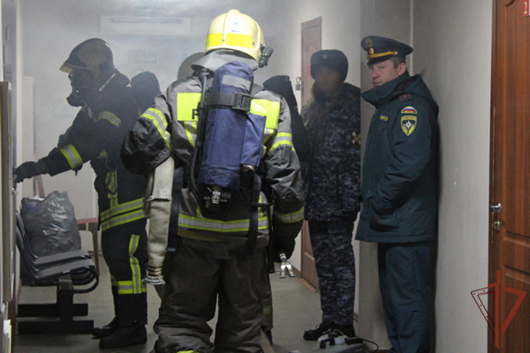 Пожарно-тактическое занятие Росгвардии и МЧС прошло в Вологде