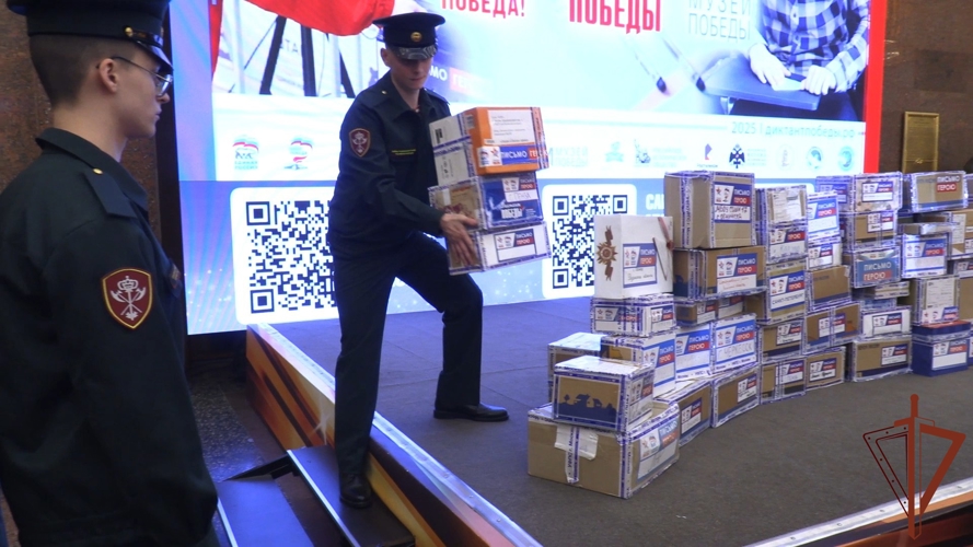 Оргкомитет «Диктанта Победы» передал в Росгвардию  письма-треугольники для отправки бойцам в зону СВО (видео)