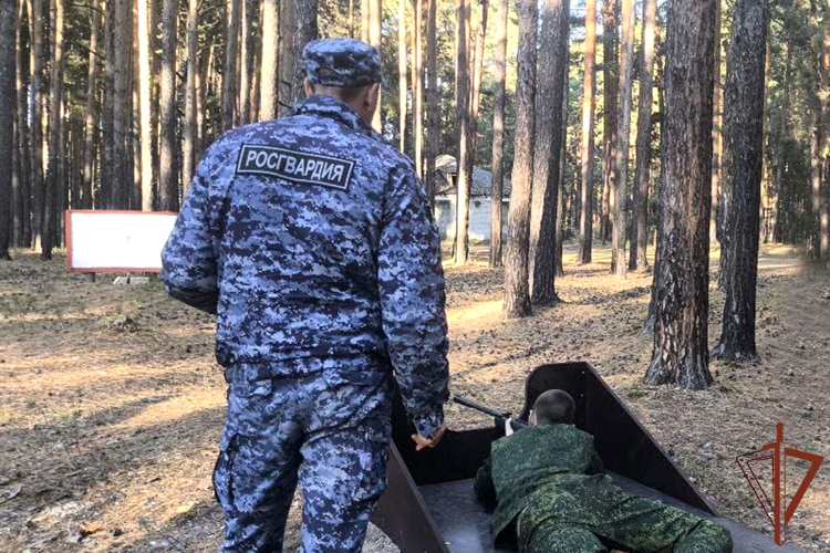Сотрудники Росгвардии продолжают профилактические встречи с молодежью на Урале