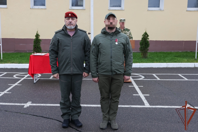 Генерал-полковник Алексей Воробьев вручил награды военнослужащим Центральной войсковой комендатуры Росгвардии