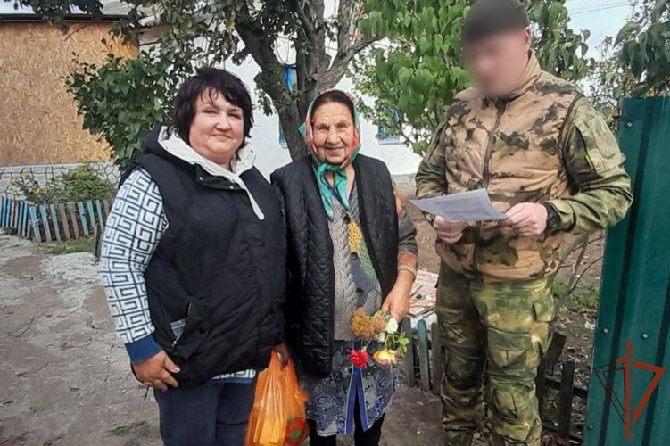 Росгвардейцы почтили память воинов-освободителей и навестили участницу Великой Отечественной войны в Запорожской области