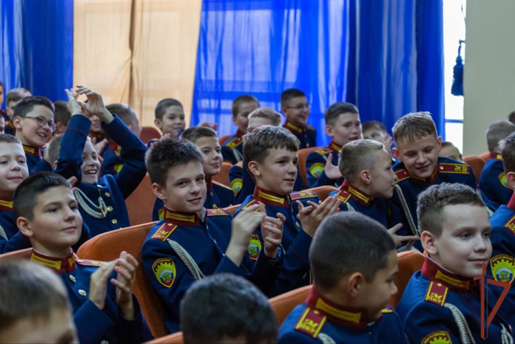 Кадеты Росгвардии поздравили учителей  с профессиональным праздником (видео)