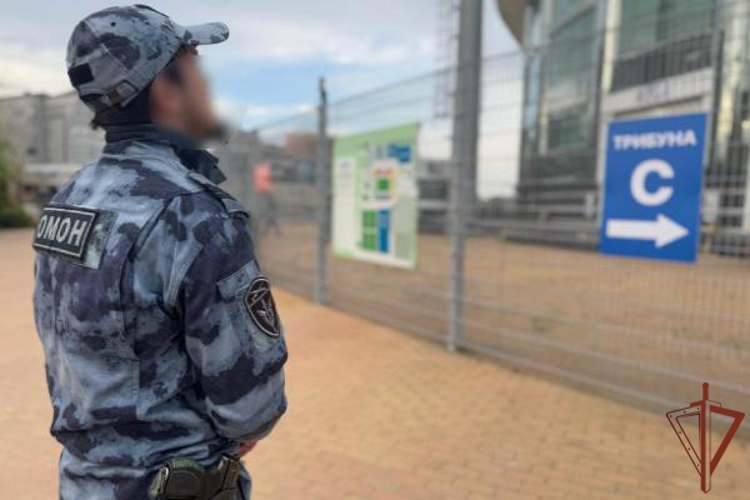 Росгвардейцы обеспечили безопасность футбольного матча Кубка России в Дагестане